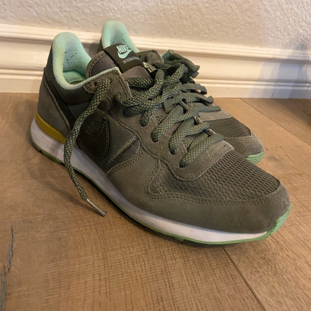 Nike Internationalist size 8